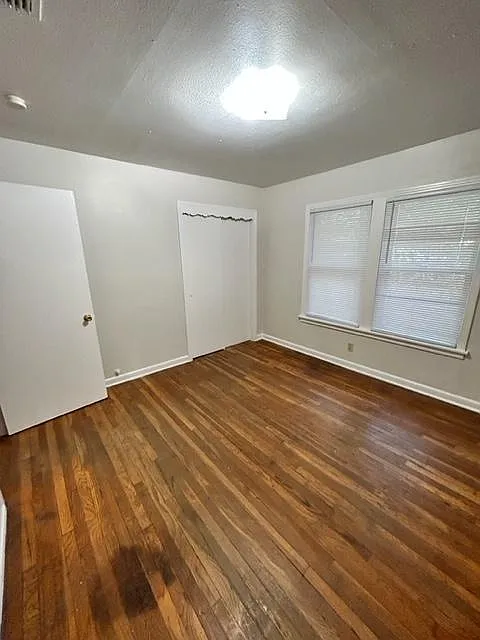 1729 W Mistletoe Ave — Photo 4