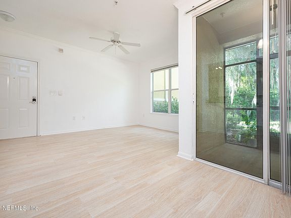 4th image of 8539 GATE Parkway #1514