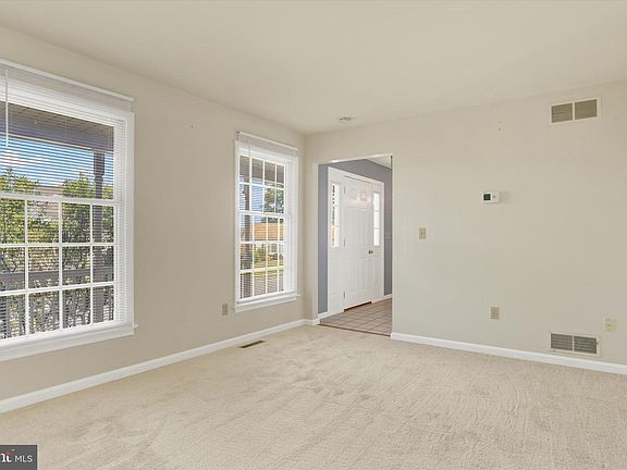 3rd image of 2251 Canterbury Dr