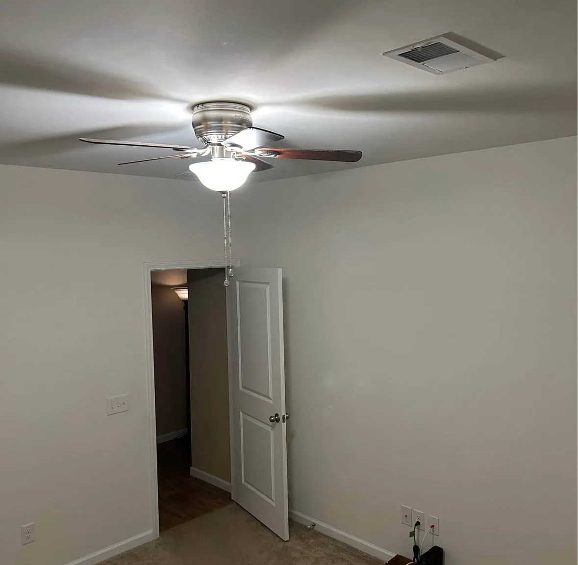 5 bed, 2663 sqft, $750 — Photo 1