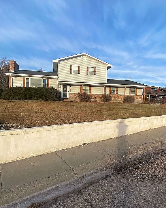 1st image of 615 Lincoln Way