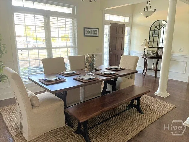 3 bed, 2.0 bath, 2047 sqft, $2,950 — Photo 2