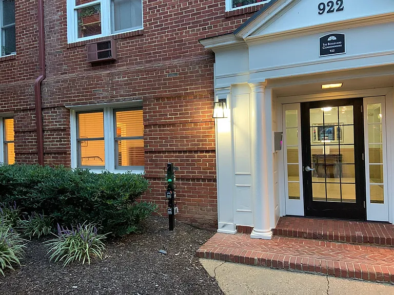 922 S Washington St #101 — Photo 11