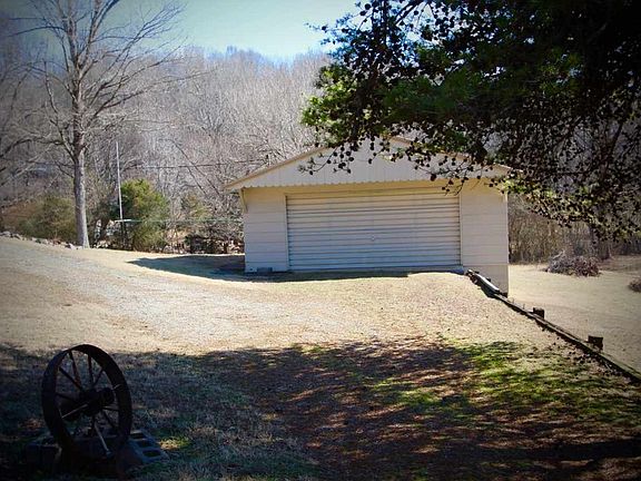 3rd image of 166 Hummingbird Ln