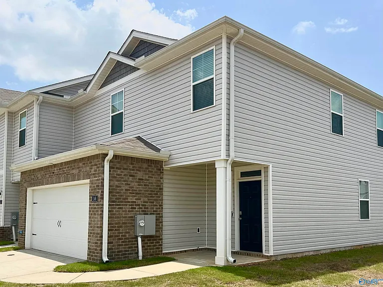 146 Maple Spring Trl — Photo 2