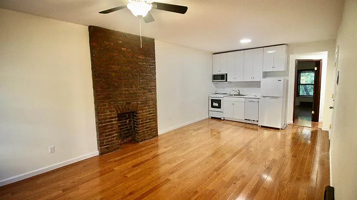 Rented by Space Real Estate | media 18