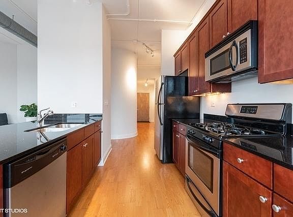 5th image of 4814 N Clark St APT 502S