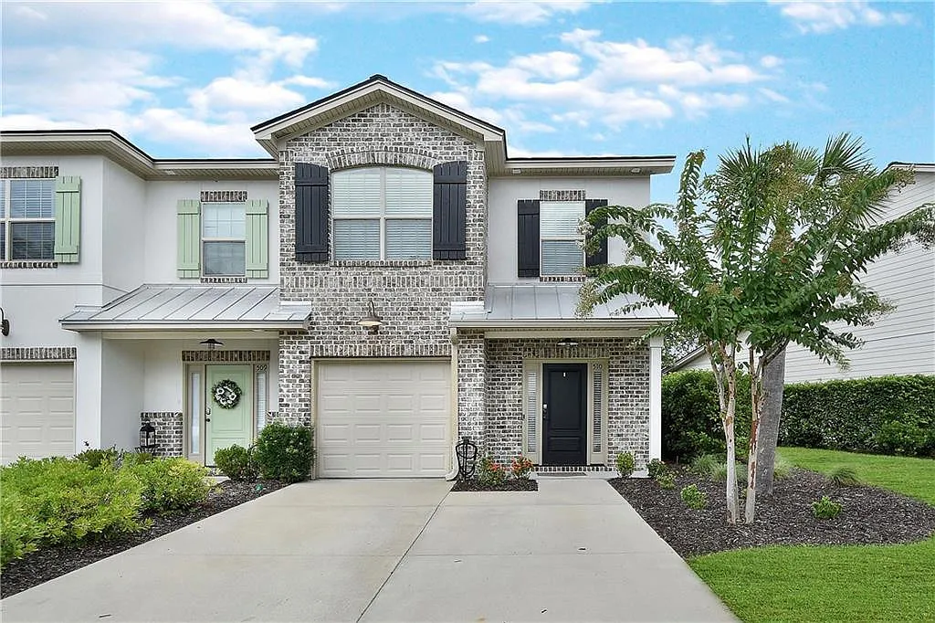 3 bed, 2.5 bath, 2024 sqft, $4,650 — Photo 1