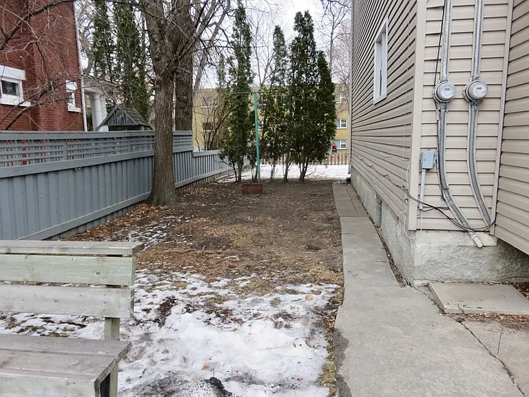 562 Wardlaw Ave #1 — Photo 12