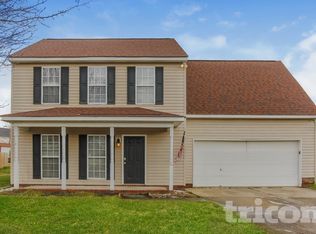 8324 Sand Hills Ct, Charlotte, NC 28215