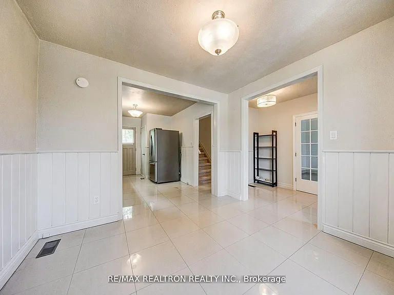 24 Highland Park Blvd — Photo 9