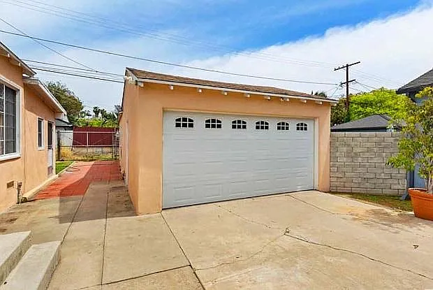 2452 Colby Ave — Photo 6