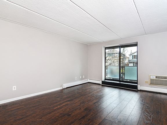 3rd image of 145 Valentine Ln APT 2E
