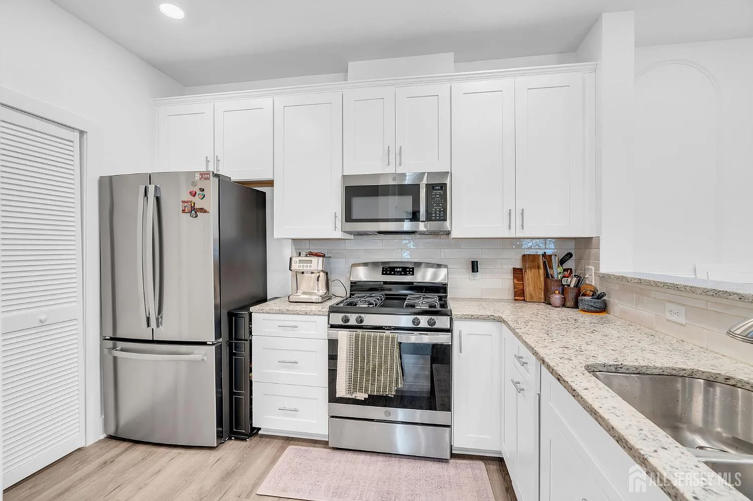 2 bed, 2.0 bath, 1226 sqft, $3,000 — Photo 3