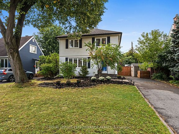3rd image of 814 Raglan Ave