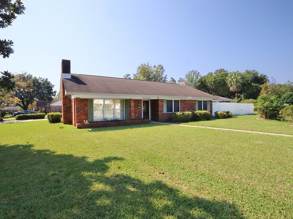 1st image of 2302 Wildwood Dr