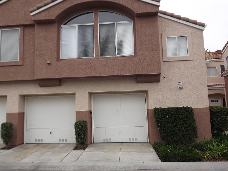 1st image of 435 Sanibelle Cir
