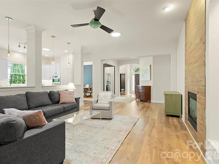 8804 Brentfield Rd — Photo 6