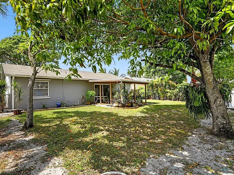 6611 NW 24th Ct — Photo 10