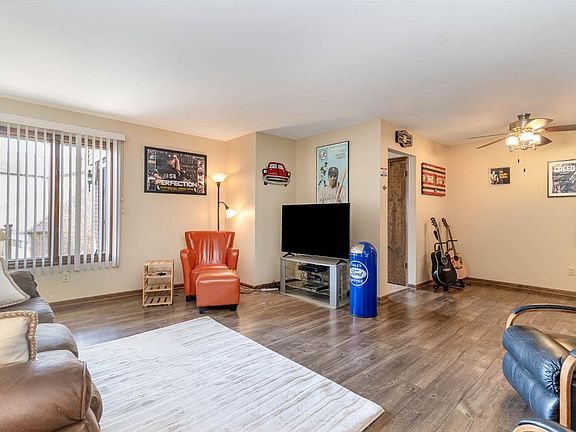 4th image of 5075A Sandy Beach Dr