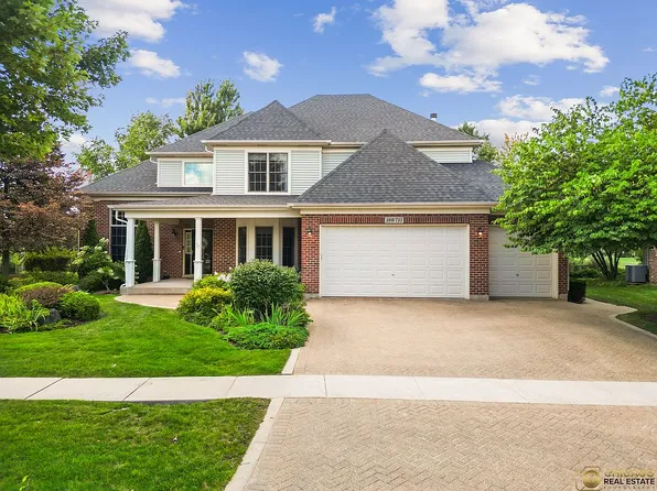 39W735 Carney Ln, Geneva, IL 60134