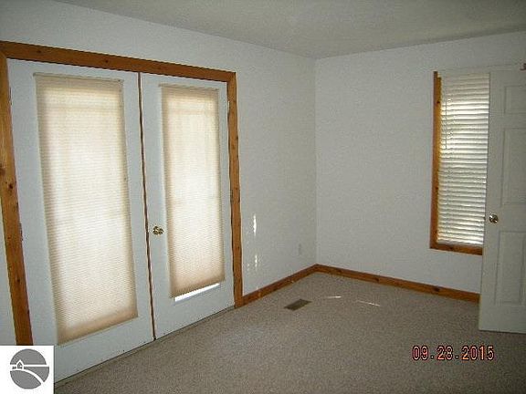 3rd image of 4030 Meadow Ln
