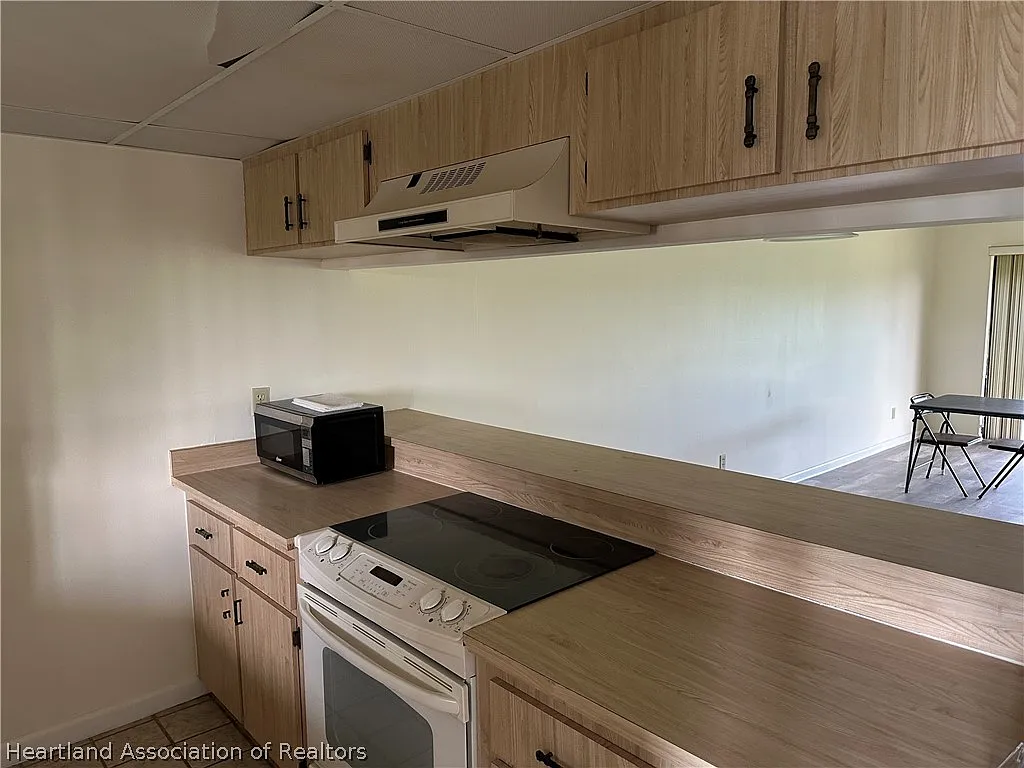 2 bed, 2.0 bath, 952 sqft, $1,300 — Photo 3