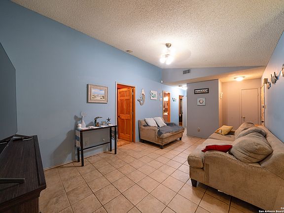 4th image of 4211 Desert Gold Dr