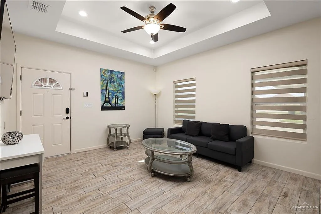 2 bed, 2.0 bath, 4032 sqft, $1,000 — Photo 4