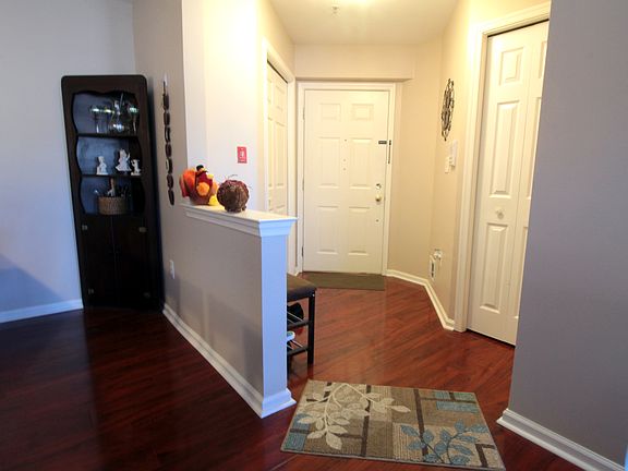 Entry foyer has 2 closets