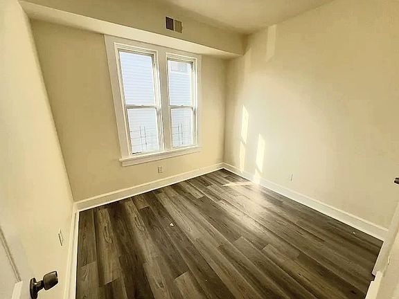 5th image of 515 Sanford Ave #2LE
