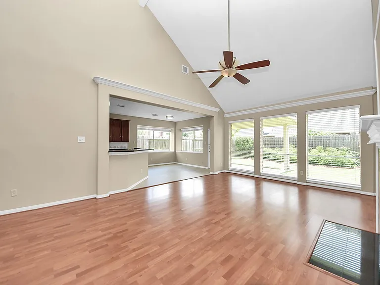435 Leisure Dr — Photo 12