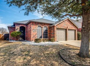 925 Swift Dr, Aubrey, TX 76227