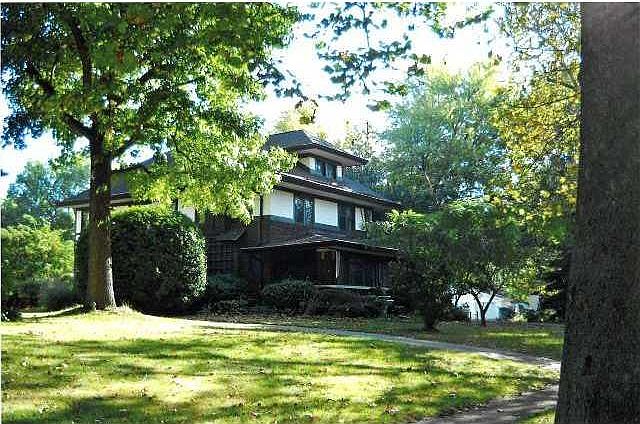 1st image of 412 E McCullough Blvd