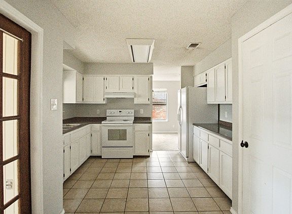5th image of 13380 East Hillside