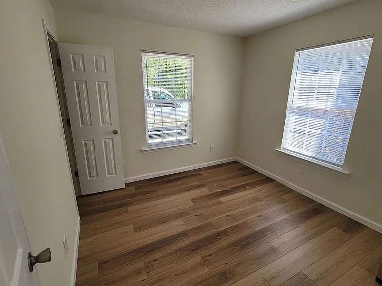 Northeast Arcadia Lakes — Photo 9
