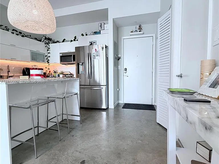 131 SE 2nd Ave #2 — Photo 3