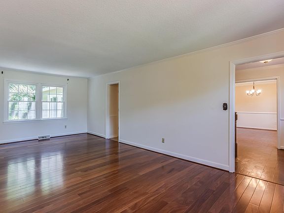 3rd image of 2405 Camelot Cir