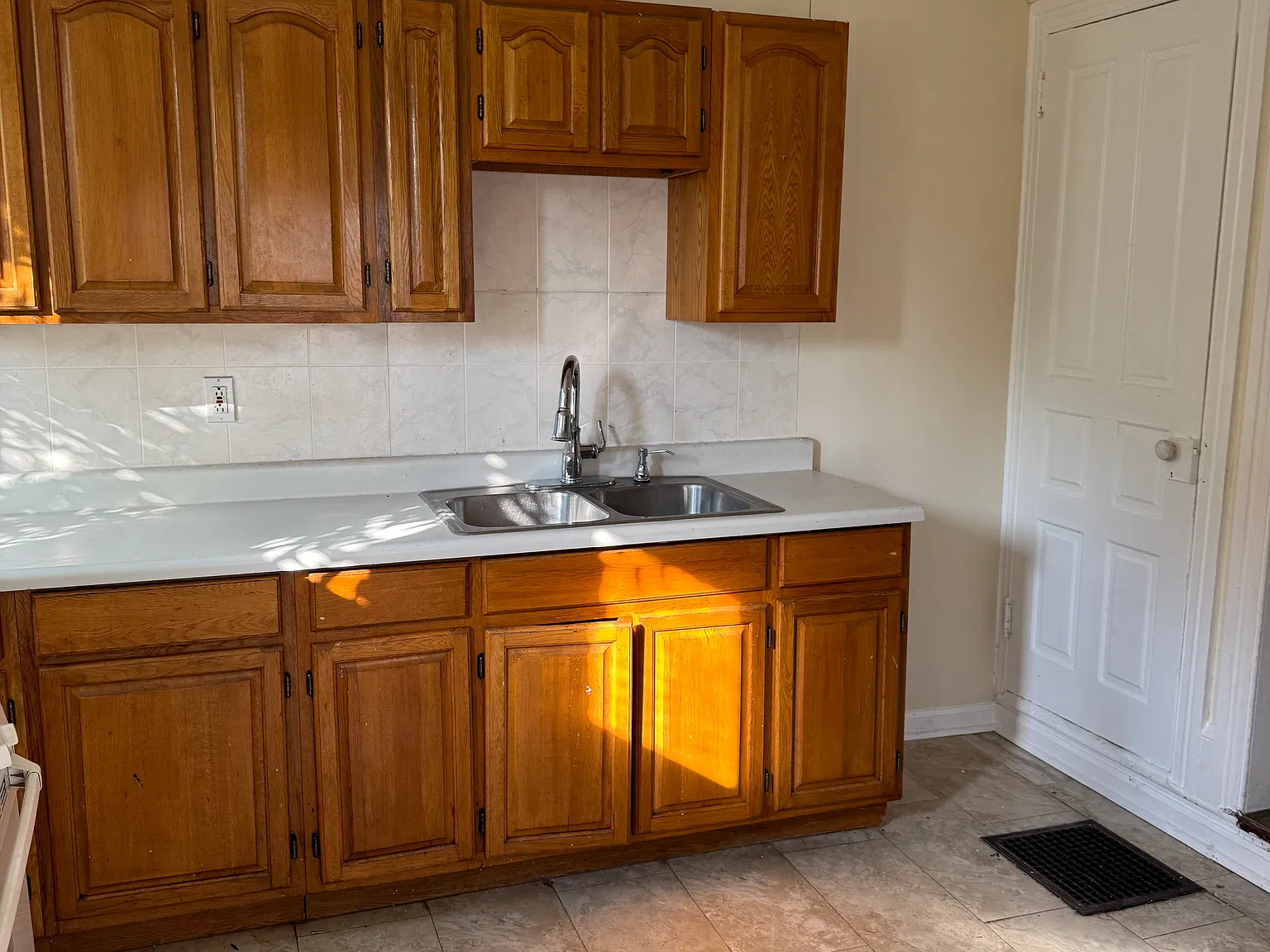 3 bed, 1224 sqft, $1,700 — Photo 3