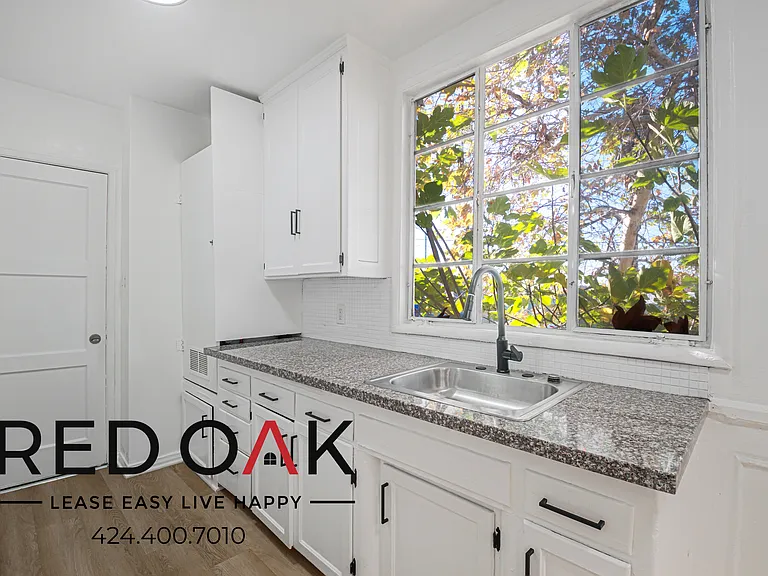 1030 Menlo Ave #17 — Photo 8