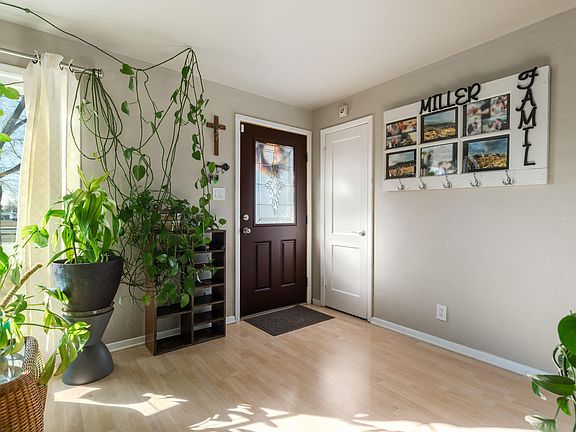 3rd image of 9013 Menaul Blvd NE