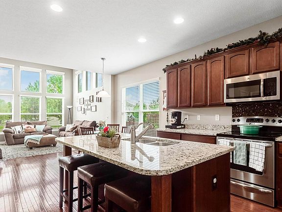 5th image of 144 Winding Valley Dr