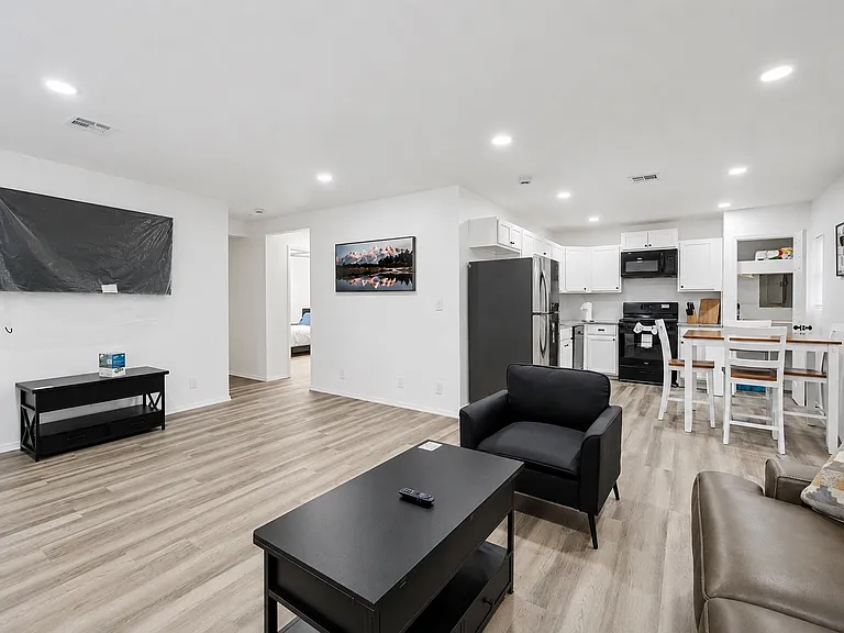 420 SE 22nd St — Photo 6
