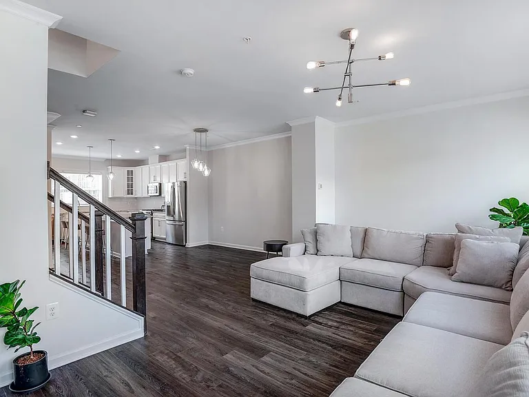 4725 Cherokee St — Photo 26