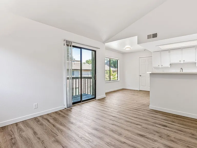 Hilton Street Apartments — Photo 33
