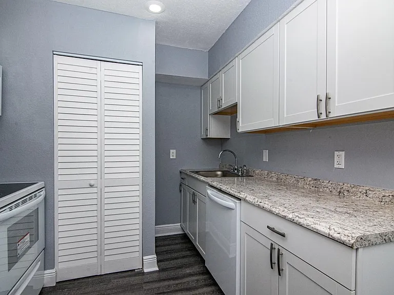 107 Karde Ln #E — Photo 7