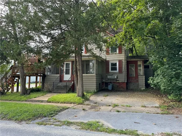 24 Crossmon St, Alexandria Bay, NY 13607