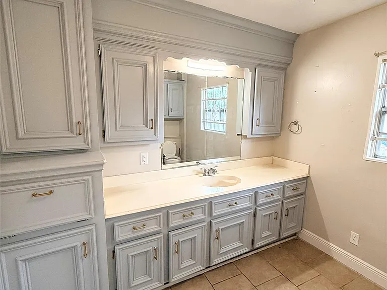 6109 Saxon Dr #B — Photo 9