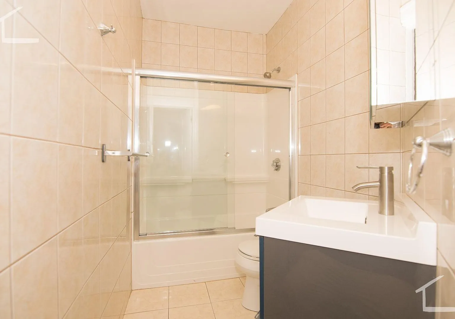 Great 4 Bed/ 3 Bath - JULY Move-In — Photo 4