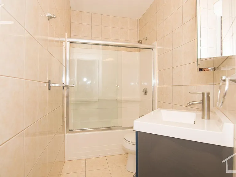 1616 Beacon St #3 — Photo 4
